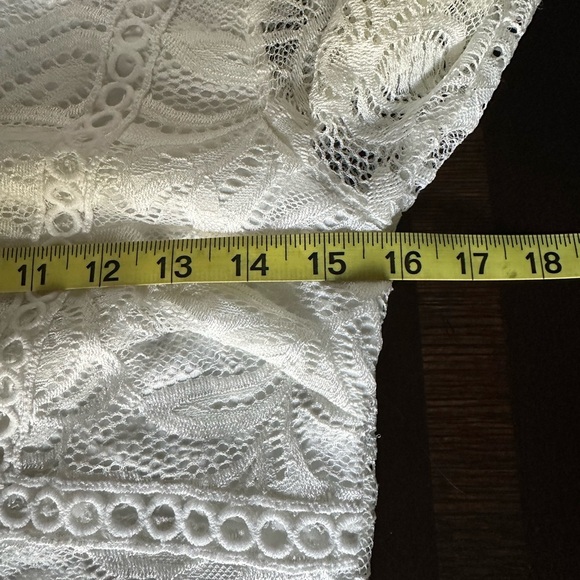 Elegant Lace Long Sleeve Dress in Cream (907) - Picture 5 of 15